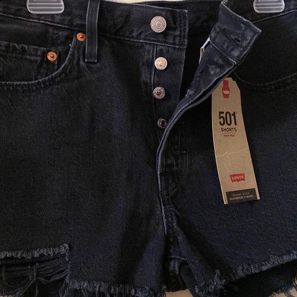 NWT Levi’s 501 High Rise Raw Hem Shorts Size 28 - Picture 4 of 10